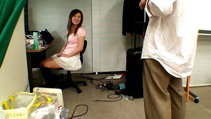 Japanese babe gives guy her pink panties to sniff