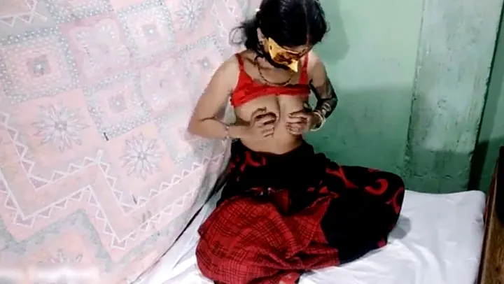 Indian Bhabhi self Pussy Fingering in Saree